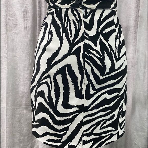 ⭐️ VINTAGE Zebra Print Mini Skirt 🔥 ! - Picture 5 of 7